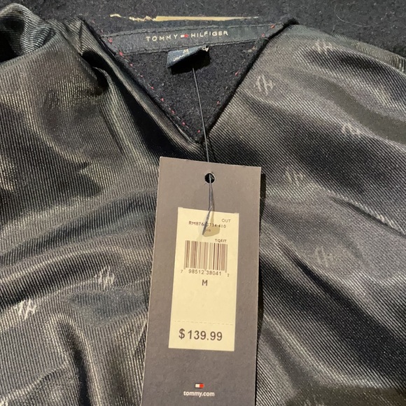 NEW Tommy Hilfiger vest. New with tags! - Picture 3 of 4